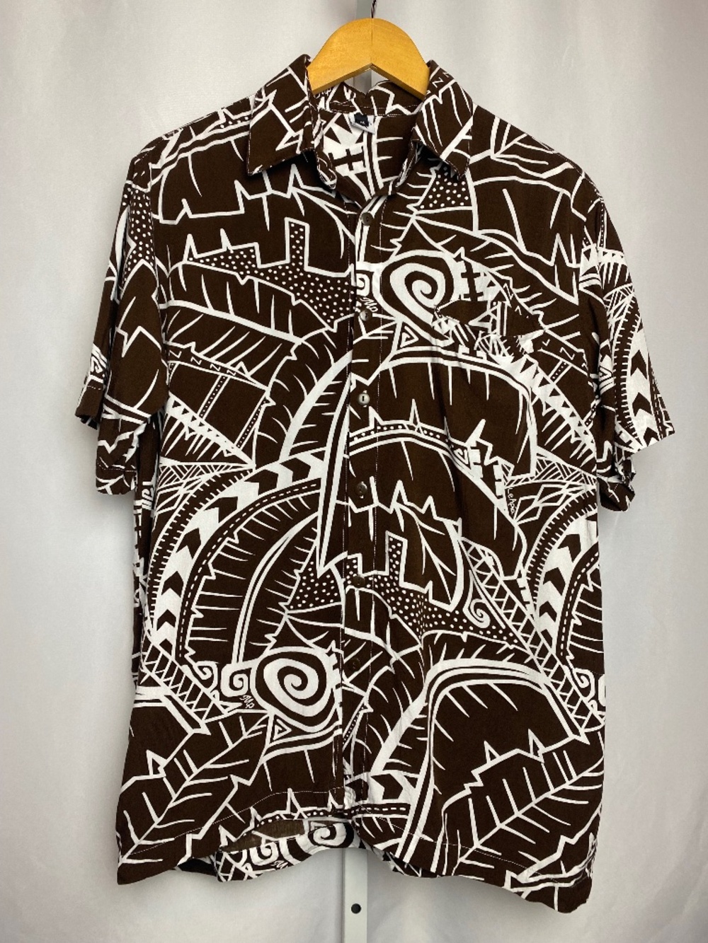 Missing Polynesia Menʻs Brown | White Tribal Print Short Sleeve Aloha Shirt M